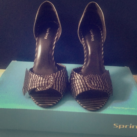 Black and gray pumps, like new - Picture 1 of 4